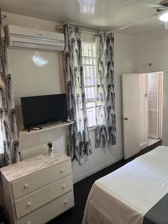 Beach Guest House Cleverdale Bridgetown Exteriör bild