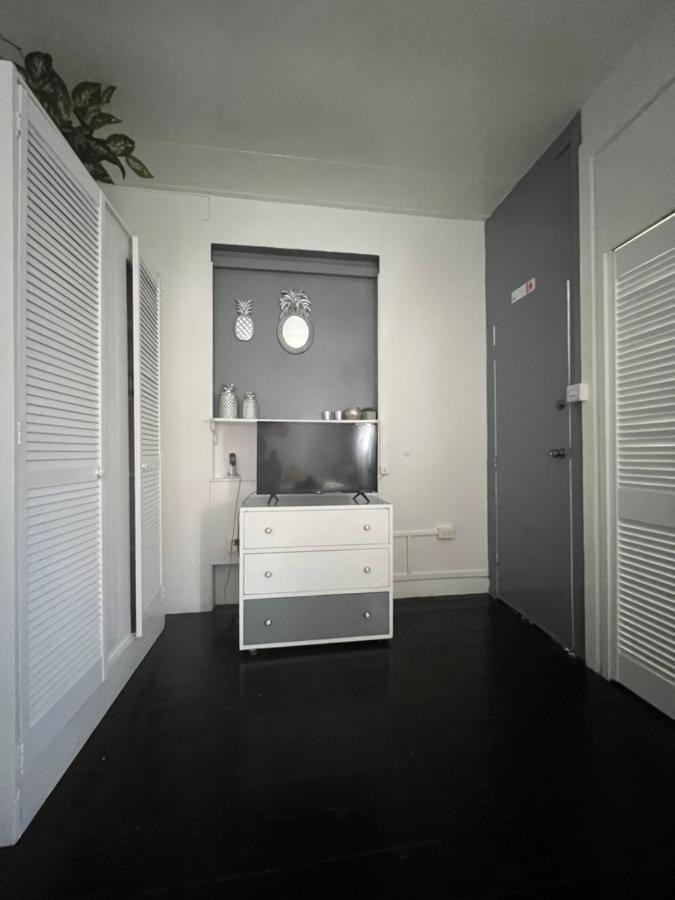 Beach Guest House Cleverdale Bridgetown Exteriör bild