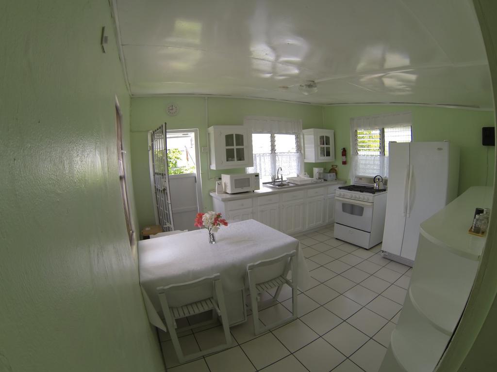 Beach Guest House Cleverdale Bridgetown Exteriör bild