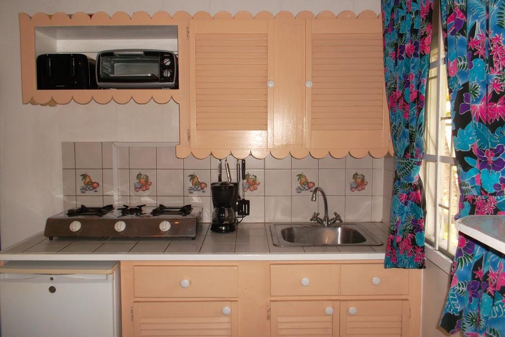 Beach Guest House Cleverdale Bridgetown Exteriör bild